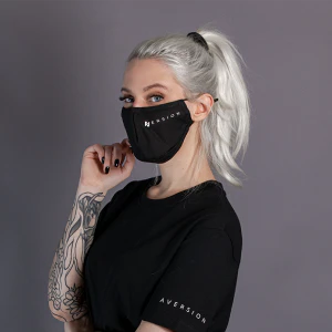 Aversion Shirt und Mundschutz